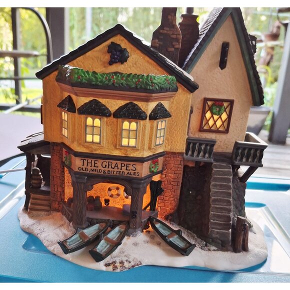 Charles Dickens Heritage Village Collection "The Grapes Inn" 5th Edition 1996 - Picture 1 of 15
